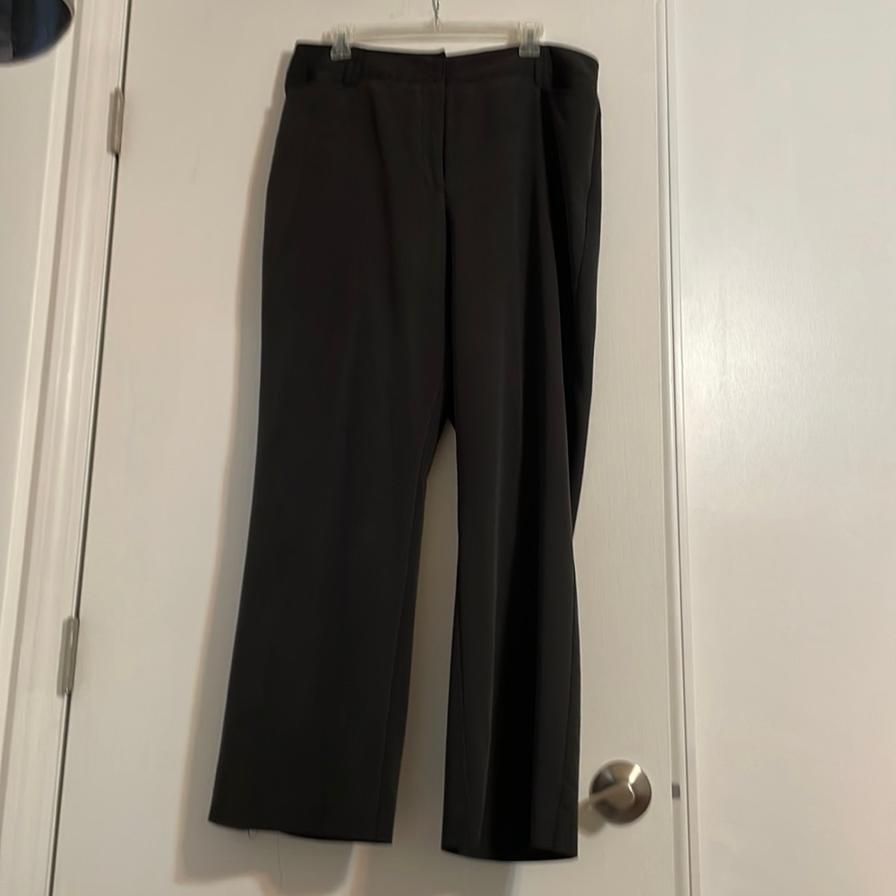 Women’s Size 14 Harve’ Bernard Black Slacks